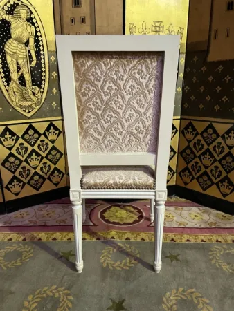 STÜHLE IM LOUIS XVI-STIL