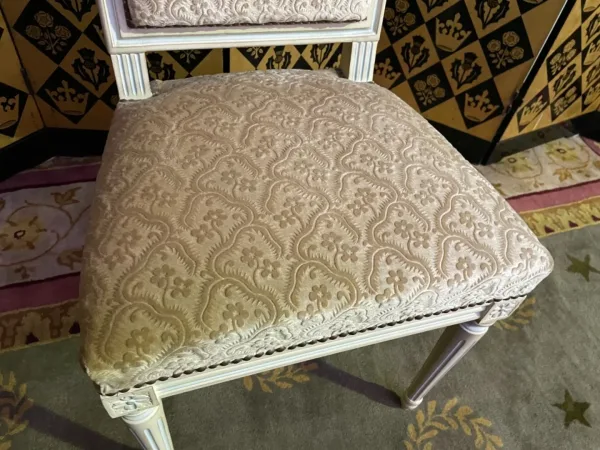 STÜHLE IM LOUIS XVI-STIL