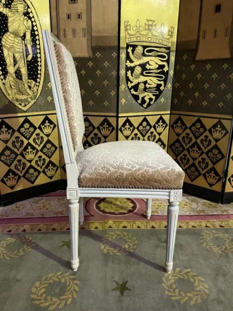 STÜHLE IM LOUIS XVI-STIL