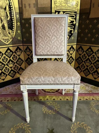 STÜHLE IM LOUIS XVI-STIL