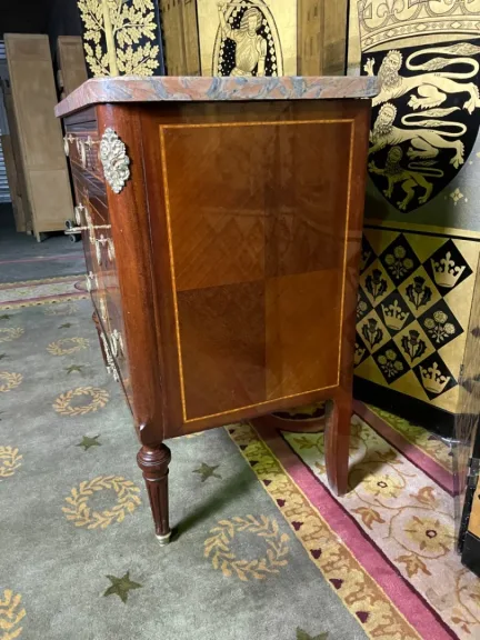 Commode en marqueterie de style Louis XVI