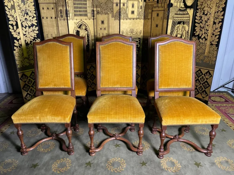 Suite de 6 chaises de style Louis XIV