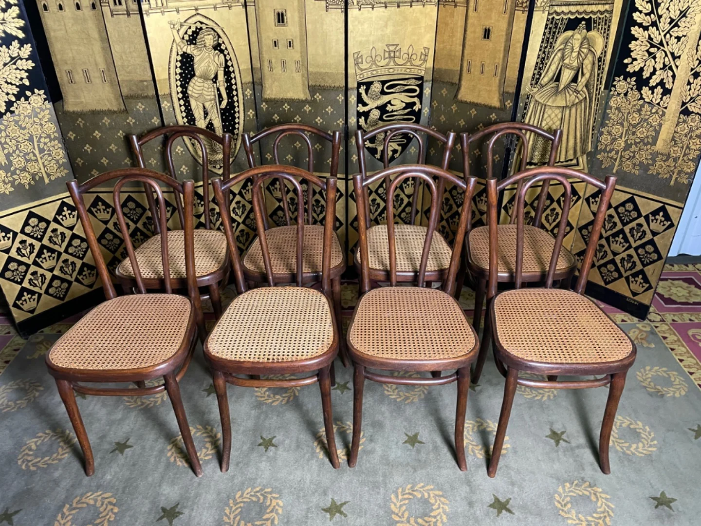 Suite de 8 chaises bistrot Thonet numéro 56