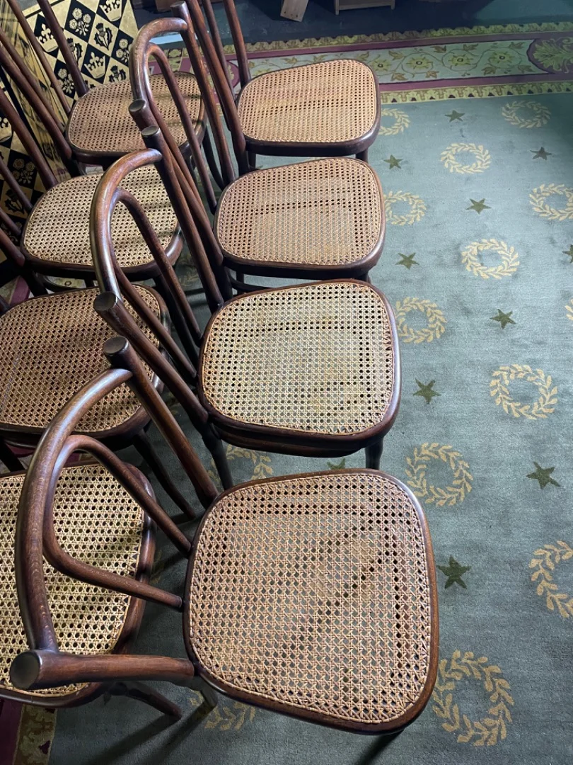 Suite de 8 chaises bistrot Thonet numéro 56