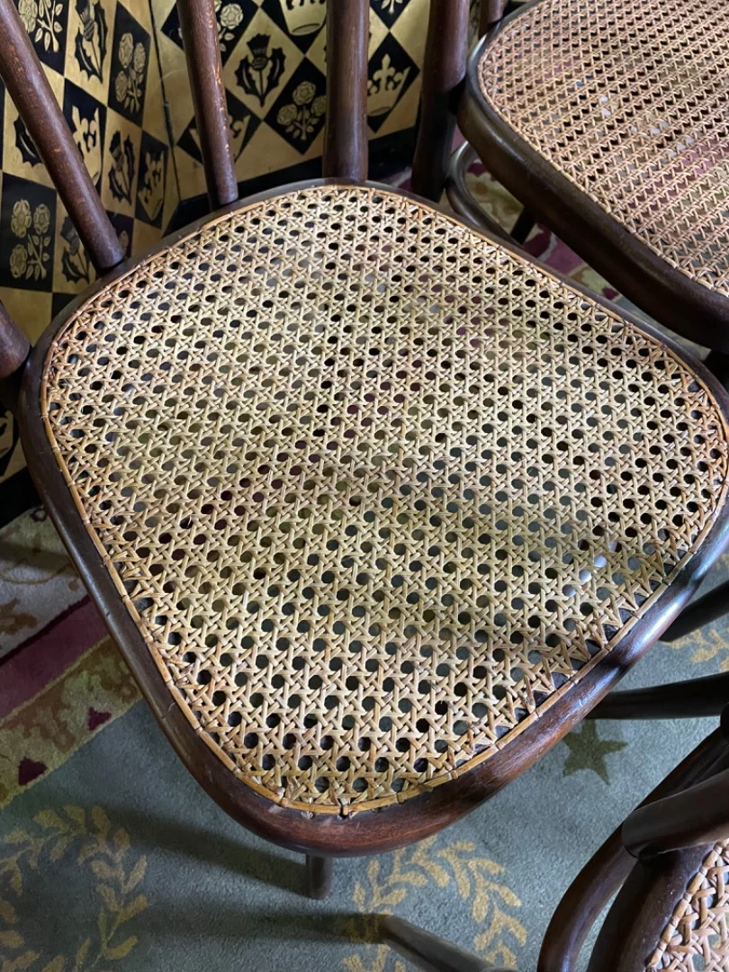 Suite de 8 chaises bistrot Thonet numéro 56