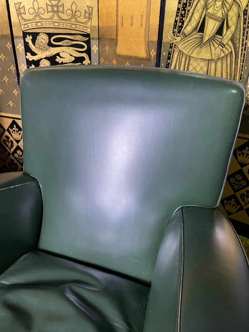 PAREJA DE SILLONES DE CUERO