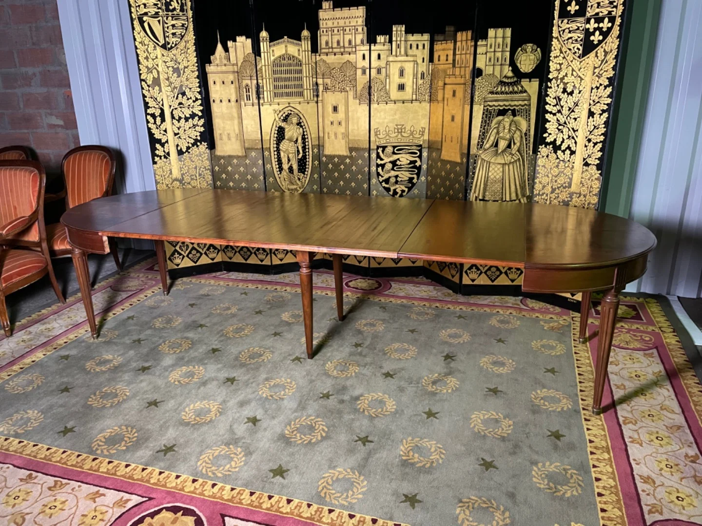 Table à manger de style Louis XVI et 4 allonges