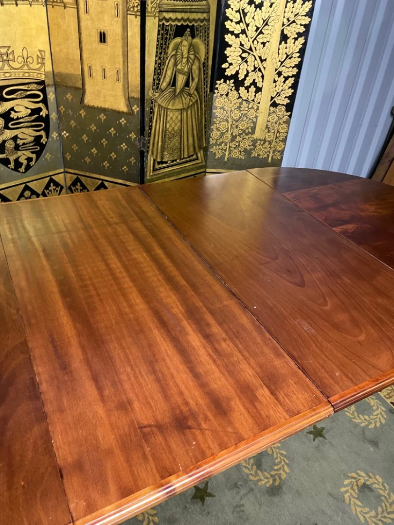 Table à manger de style Louis XVI et 4 allonges