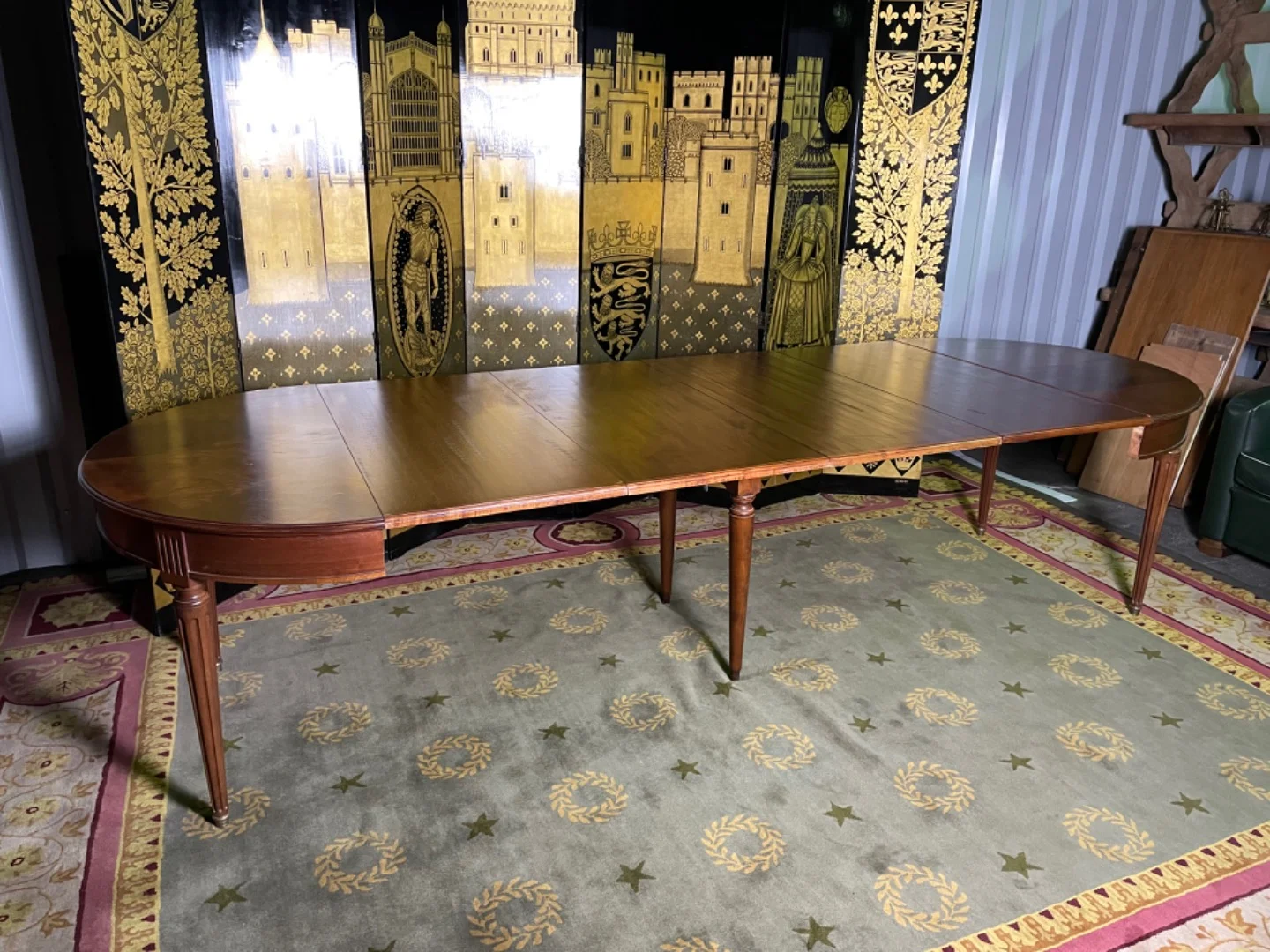 Table à manger de style Louis XVI et 4 allonges