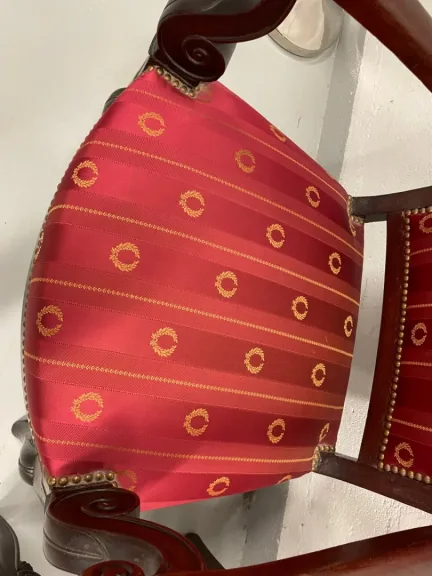 Paire de fauteuils époque Empire en acajou et soie