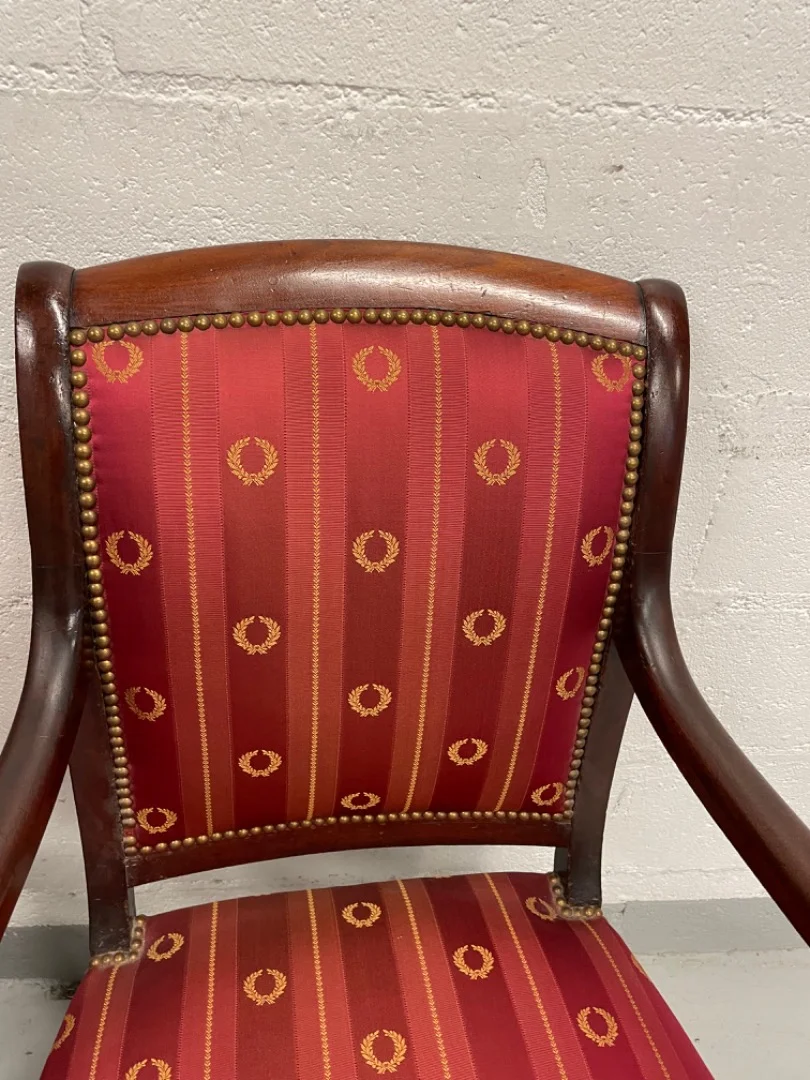 Paire de fauteuils époque Empire en acajou et soie