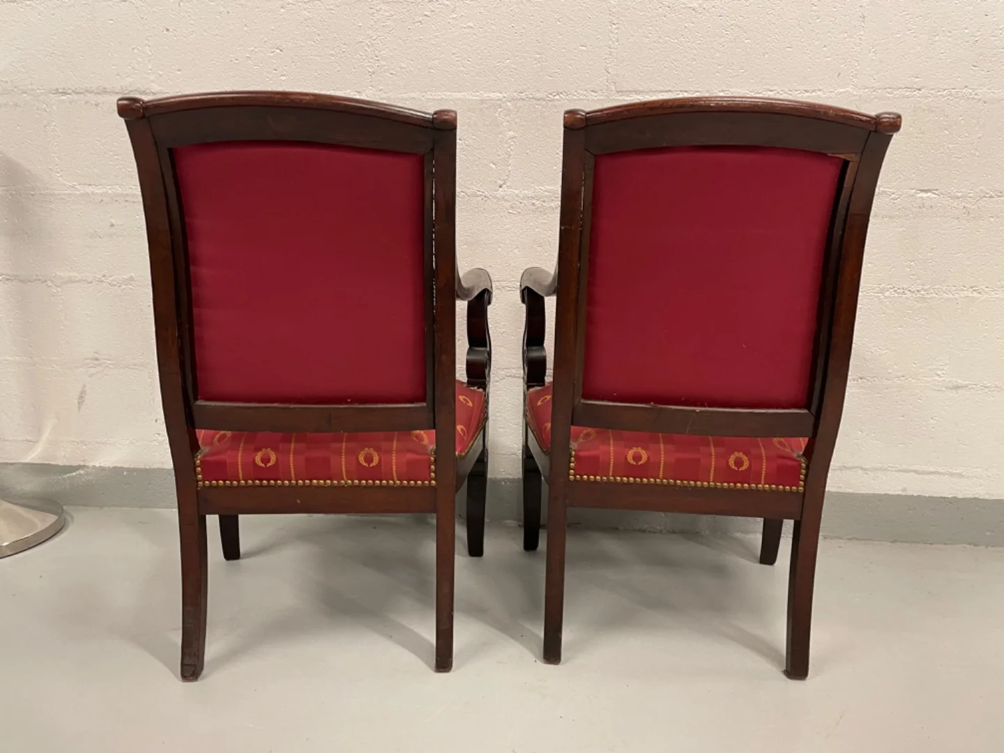 Paire de fauteuils époque Empire en acajou et soie