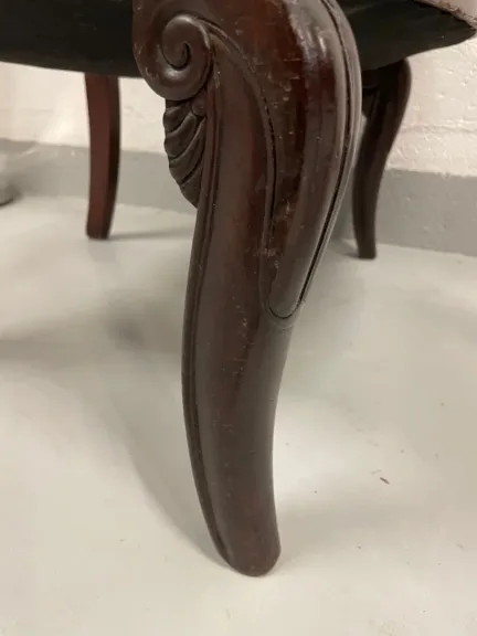 Paire de fauteuils époque Empire en acajou et soie