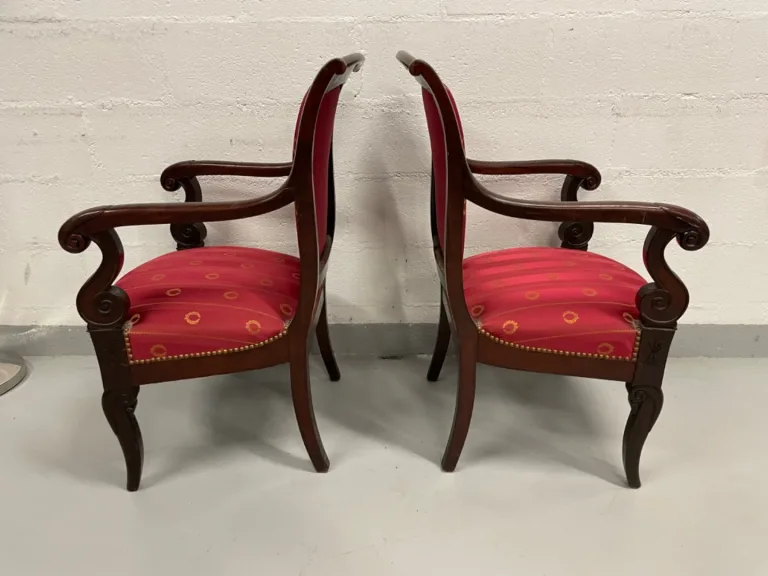 Paire de fauteuils époque Empire en acajou et soie