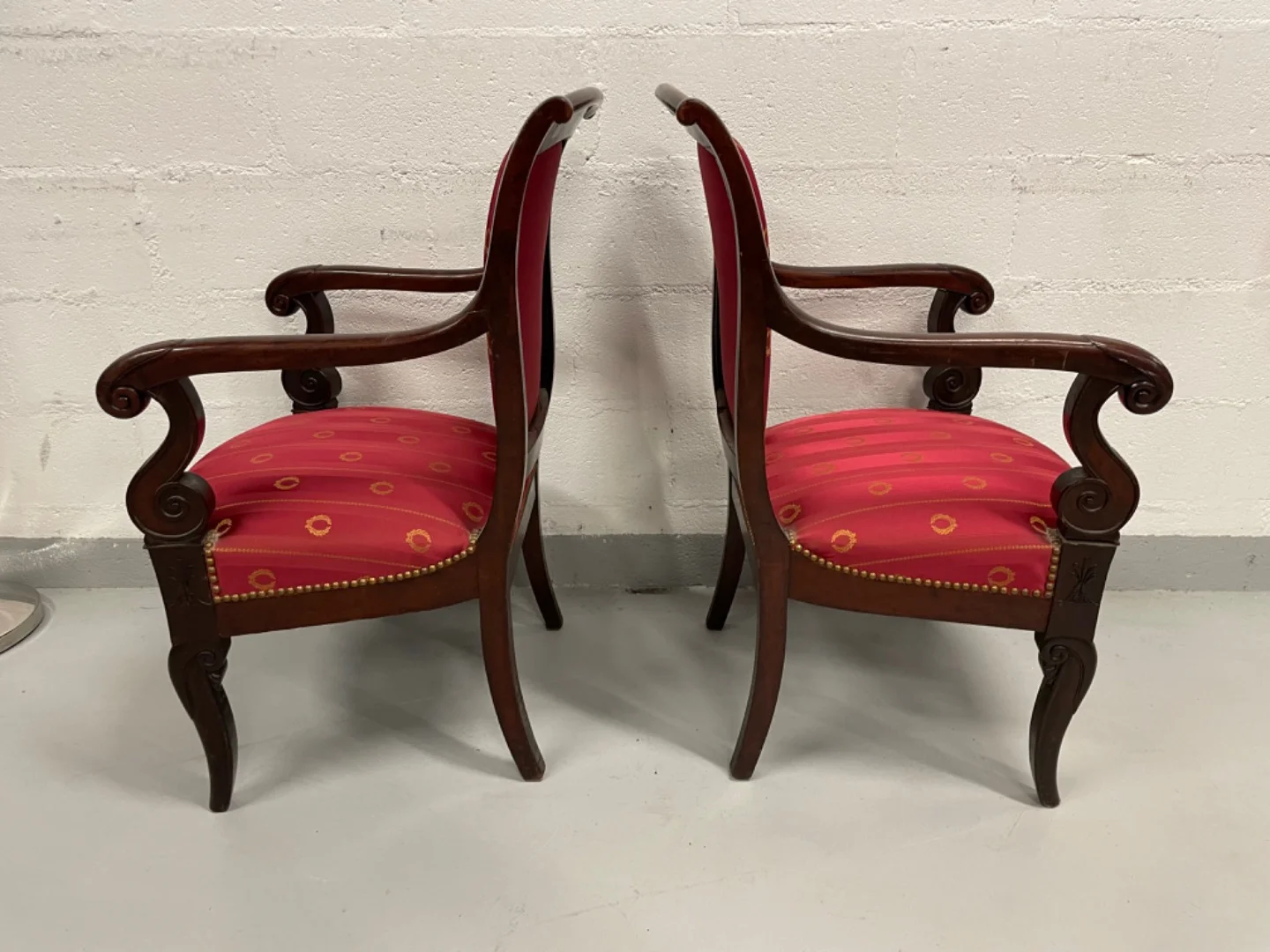 Paire de fauteuils époque Empire en acajou et soie