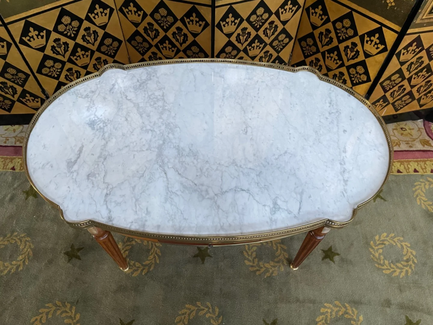 Table basse bouillotte de style Louis XVI