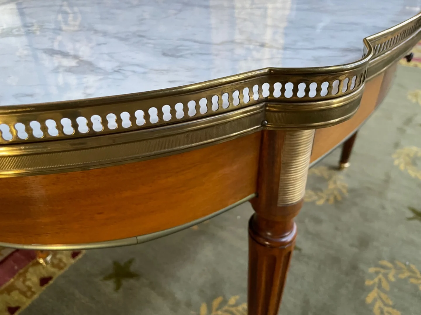 Table basse bouillotte de style Louis XVI