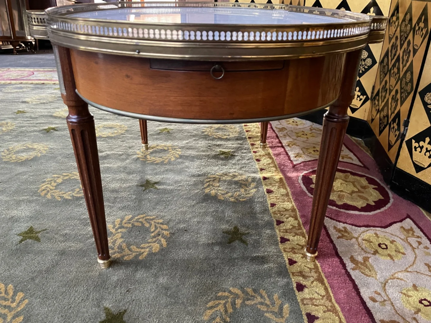 Table basse bouillotte de style Louis XVI