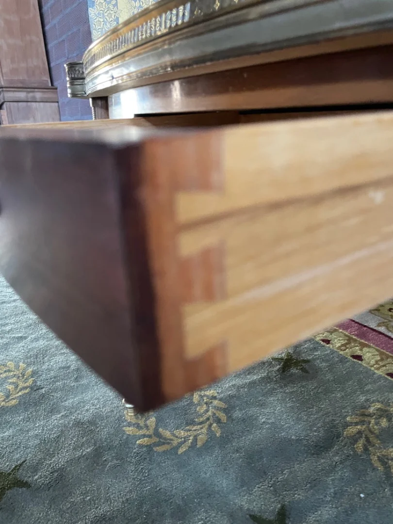 Table basse bouillotte de style Louis XVI