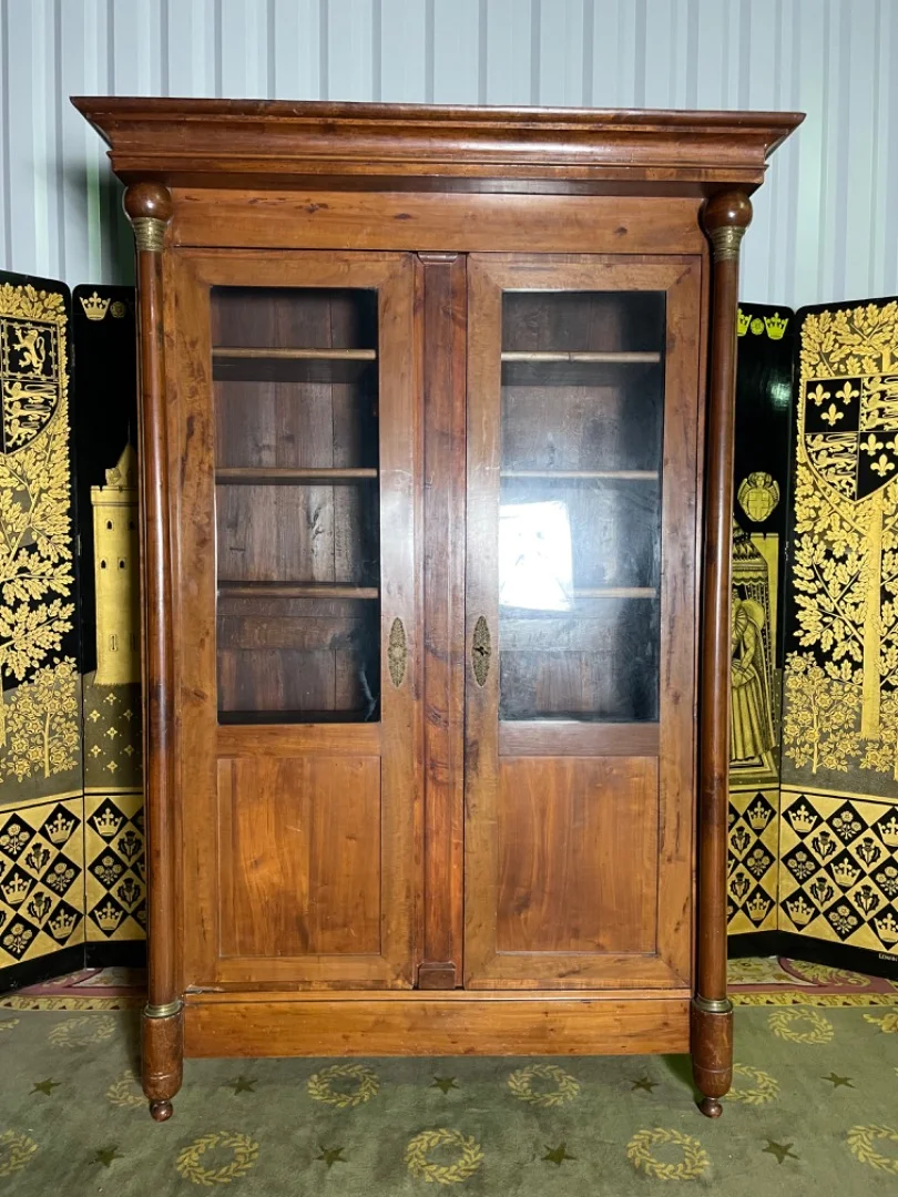 Bibliothèque vitrée époque Empire en noyer