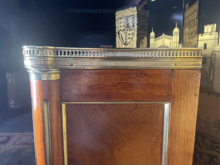 BOEKENKAST IN LOUIS XVI-STIJL