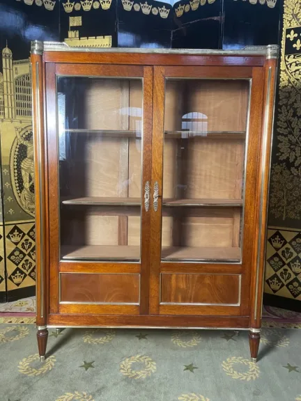 BOEKENKAST IN LOUIS XVI-STIJL
