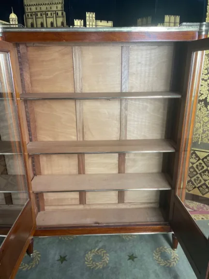 BOEKENKAST IN LOUIS XVI-STIJL