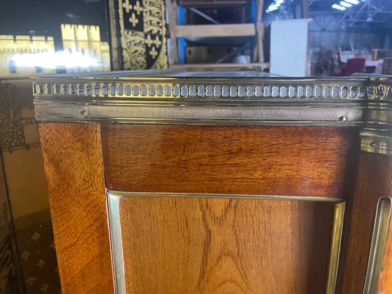 BOEKENKAST IN LOUIS XVI-STIJL