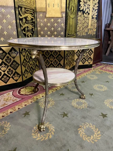 TRIPOD TABLE