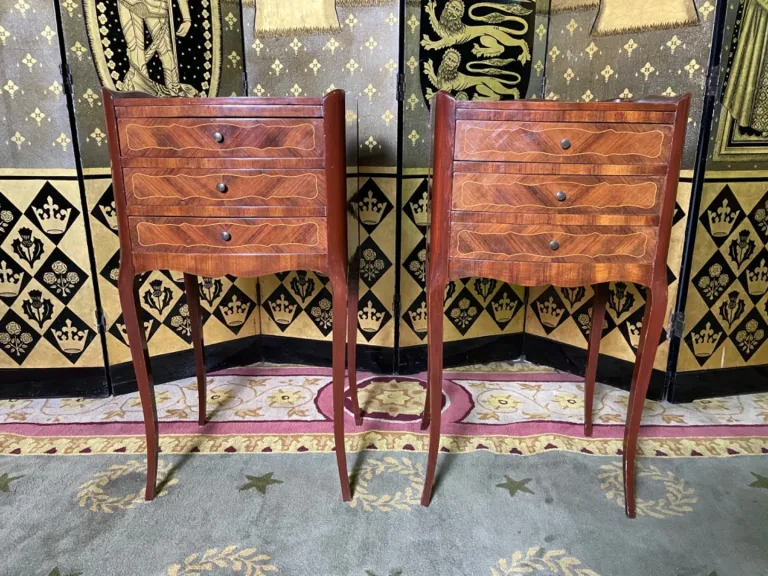 Paire de chevets en marqueterie de style Louis XV