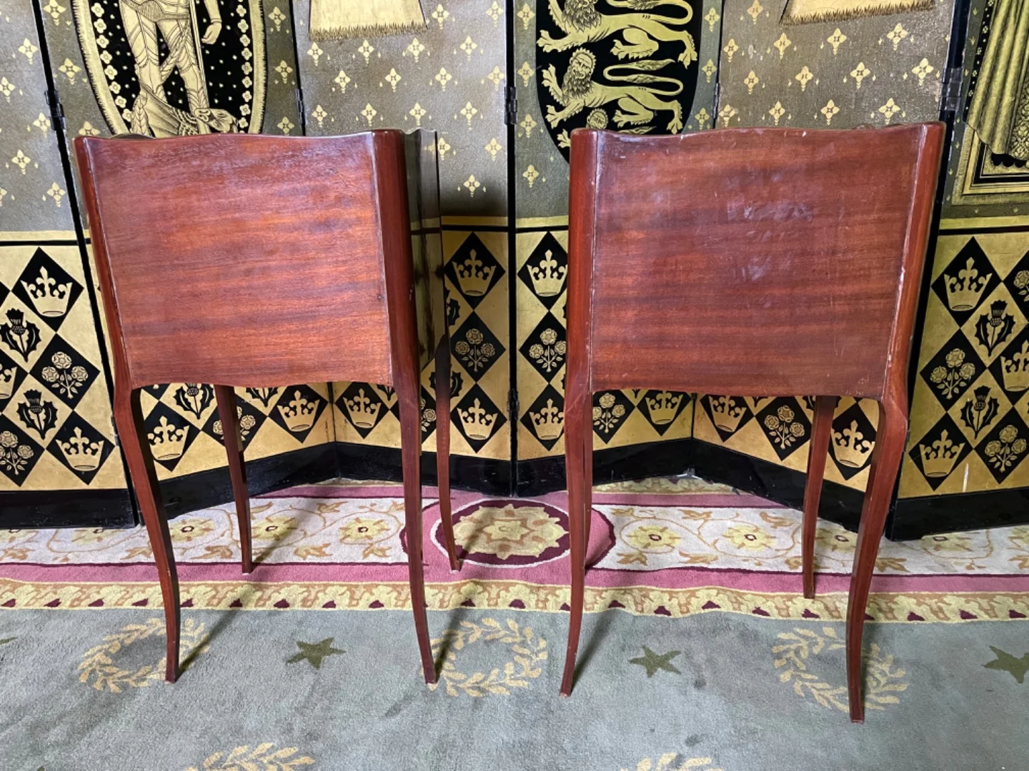 Paire de chevets de style Louis XV en marqueterie