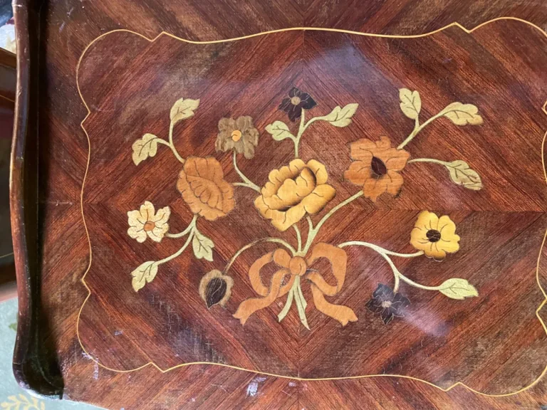 Paire de chevets en marqueterie de style Louis XV