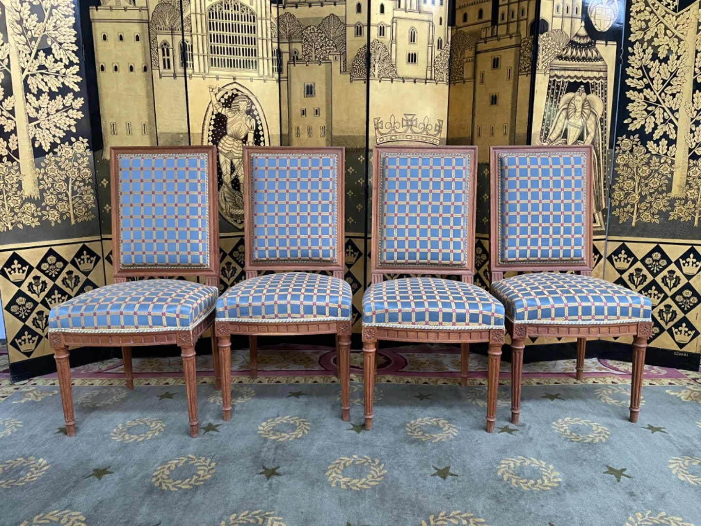 STÜHLE IM LOUIS XVI-STIL