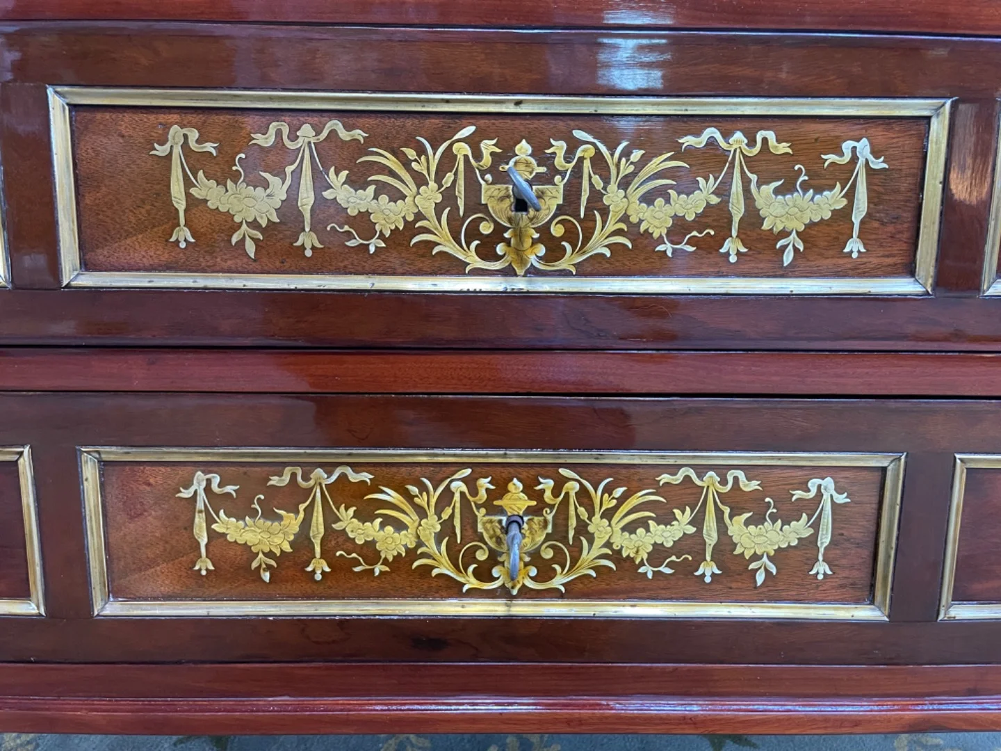 CASSETTIERA IN STILE LOUIS XVI