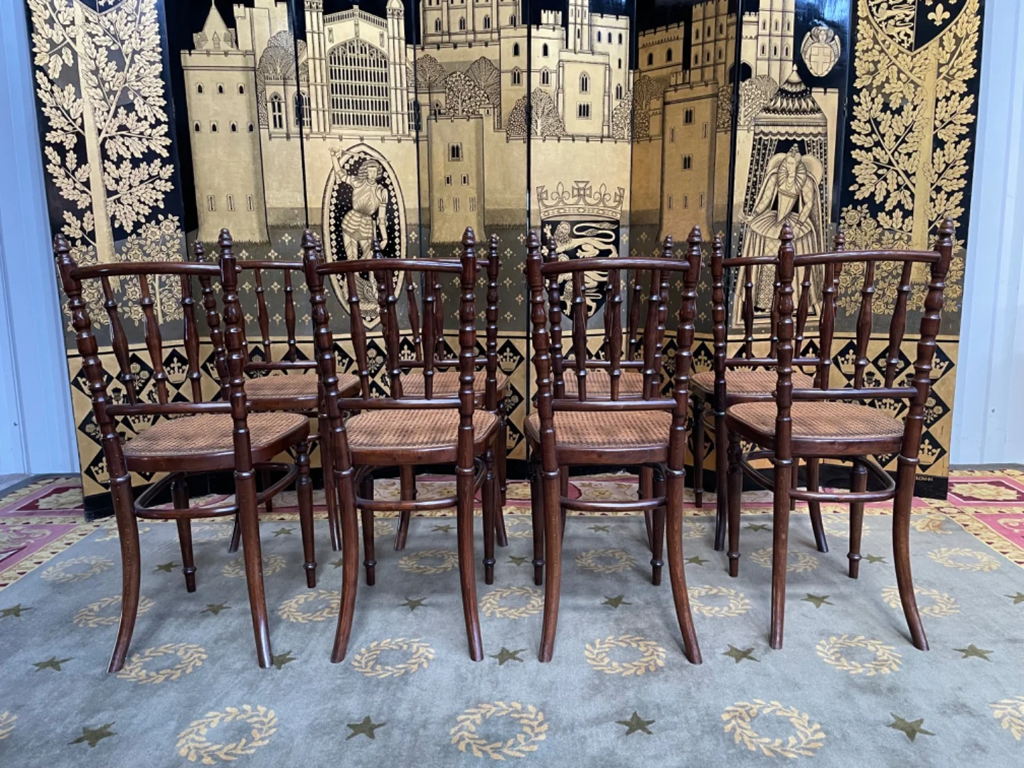 Suite de 8 chaises de bistrot FISCHEL pas THONET