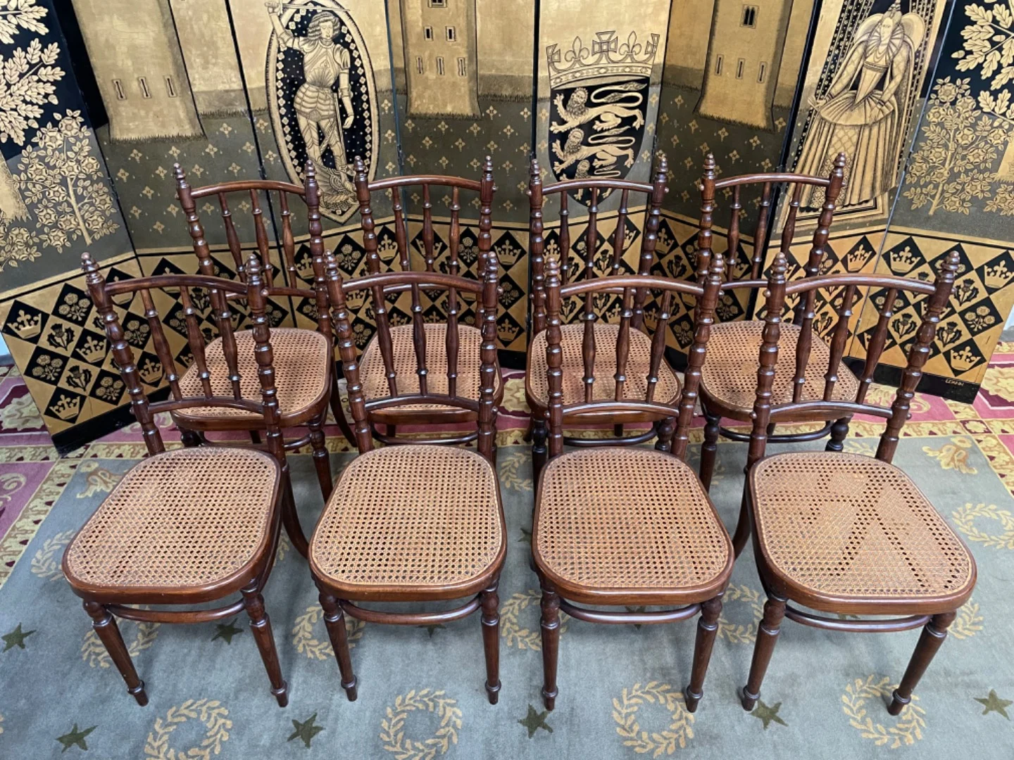 Suite de 8 chaises de bistrot FISCHEL pas THONET