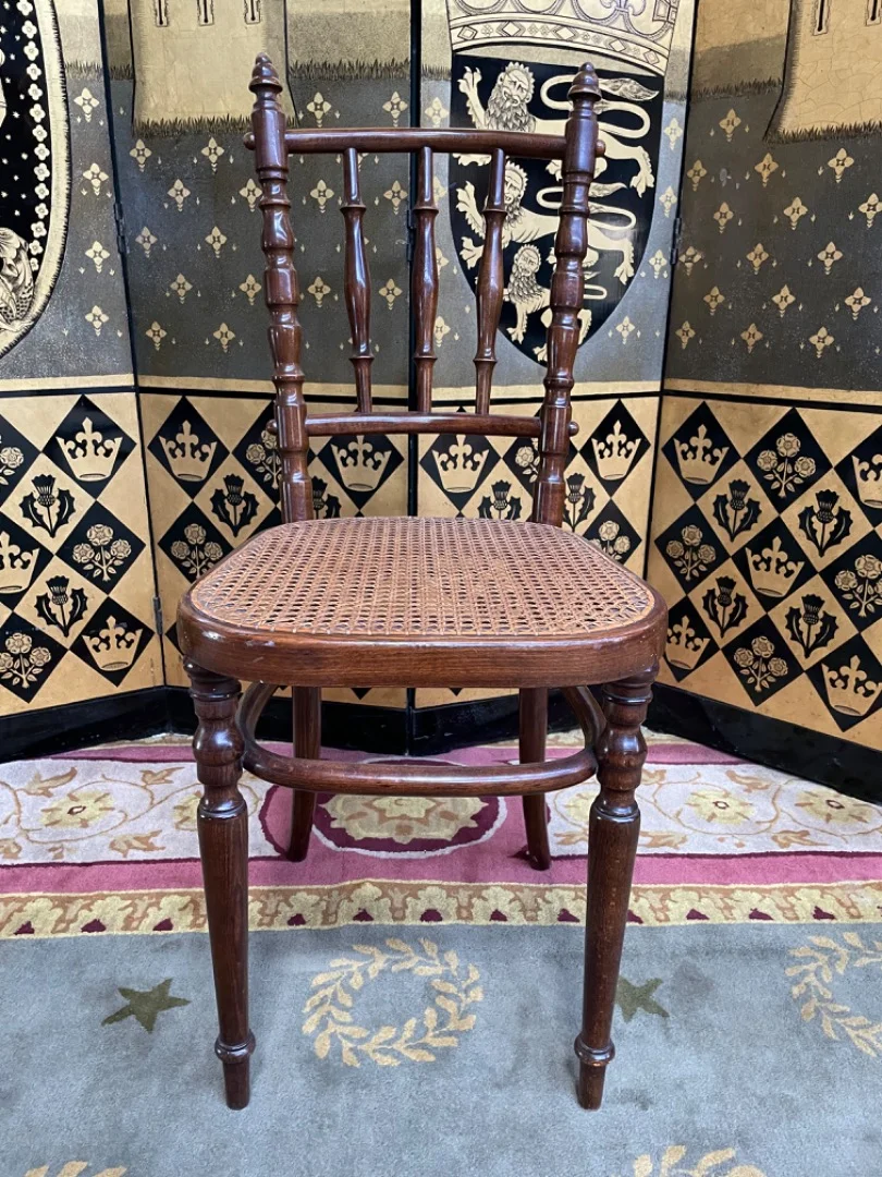 Suite de 8 chaises de bistrot FISCHEL pas THONET