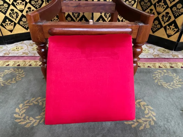 Suite de 6 chaises anglaises en acajou 19eme