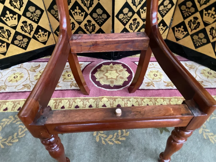 Suite de 6 chaises anglaises en acajou 19eme