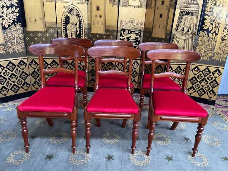Suite de 6 chaises anglaises en acajou 19eme