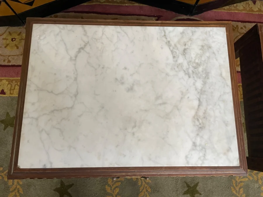 Paire de chevets de style Louis XVI