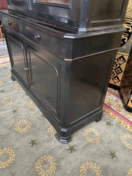 Buffet deux corps Louis Philippe en bois noirci