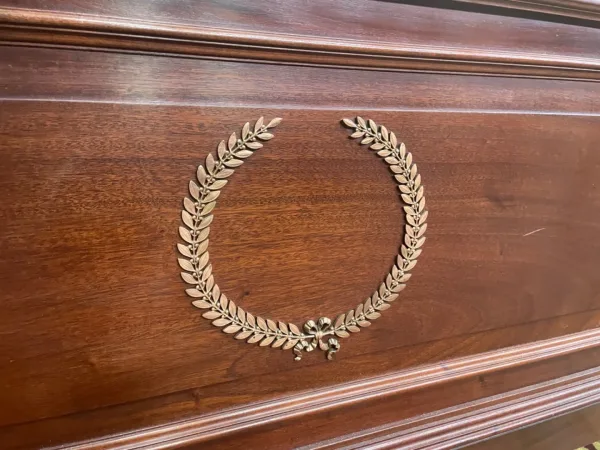 Lit en acajou et bronze de style Consulat - Empire