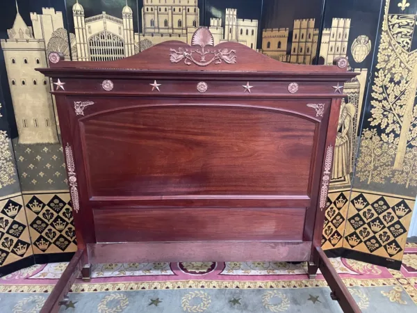 Lit en acajou et bronze de style Consulat - Empire