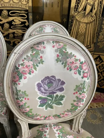 Suite de 6 chaises médaillon de style Louis XVI
