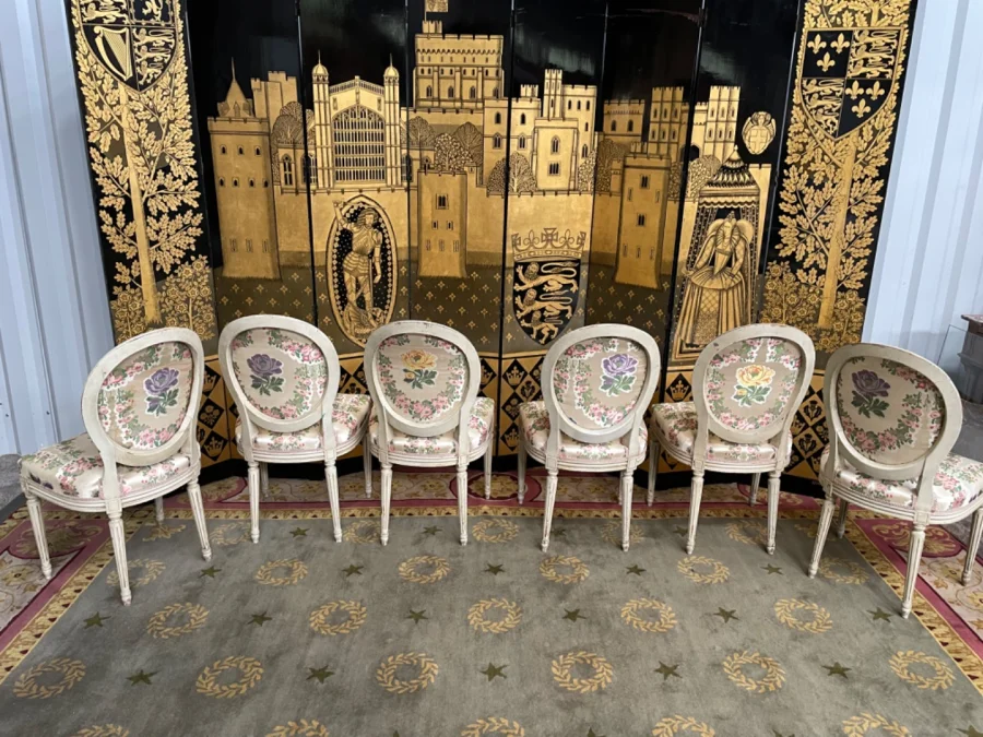 STÜHLE IM LOUIS XVI-STIL