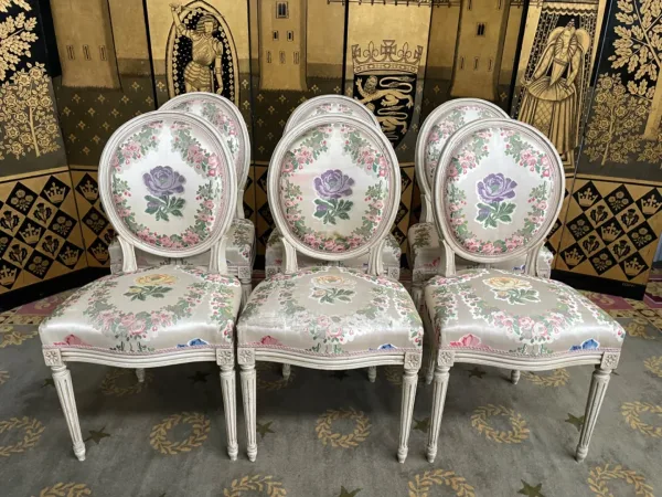 Suite de 6 chaises médaillon de style Louis XVI