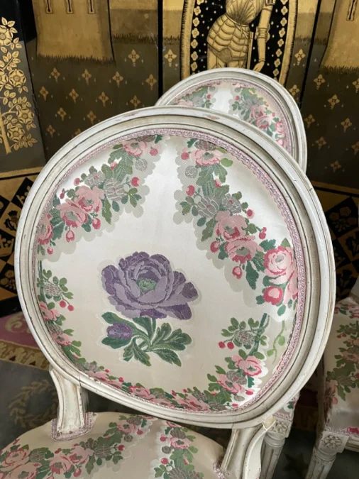 STÜHLE IM LOUIS XVI-STIL
