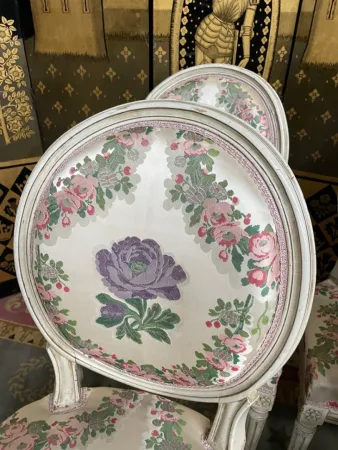 Suite de 6 chaises médaillon de style Louis XVI