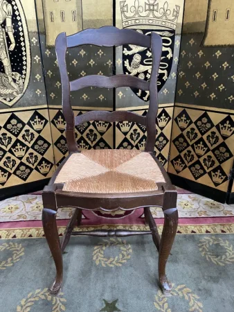 Suite de 8 chaises rustiques paillées